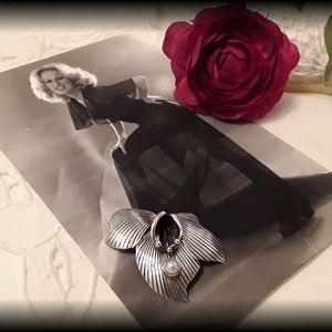 VTG.J&M 925 SOLID STERLING FLOWER PIN WITH PEARL